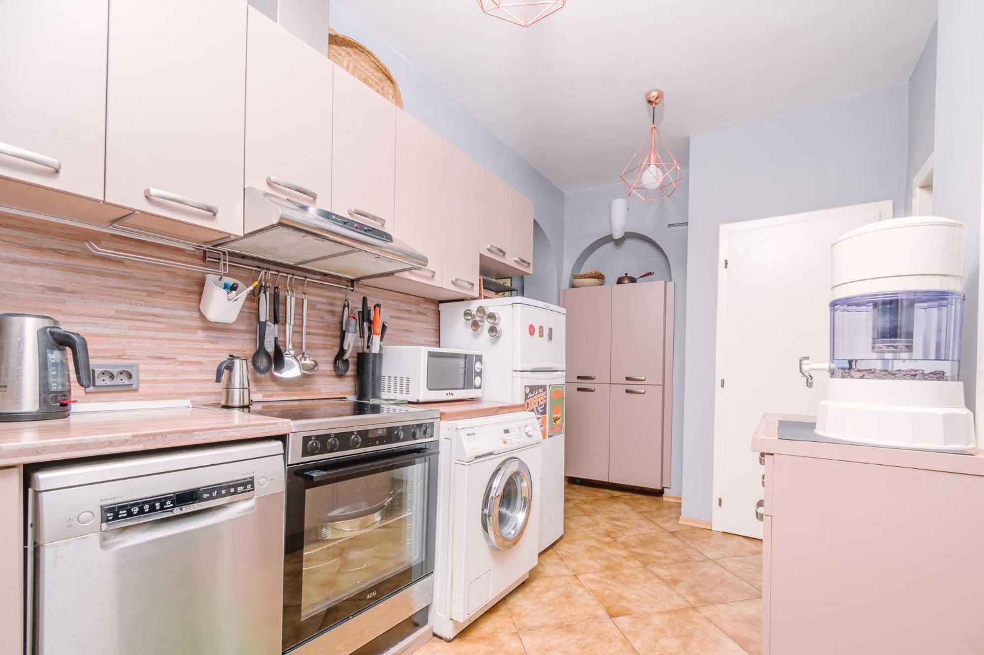 Center, 3bdr, Heart Of The City, Free Secured Parking Apartament *